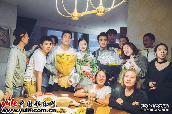 宋轶剧组人员大合影