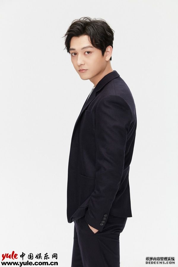 张晓谦演绎都市暖男