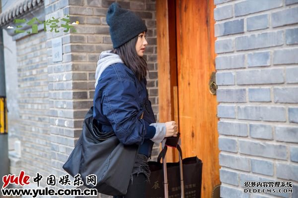 瞿颖在院子门口